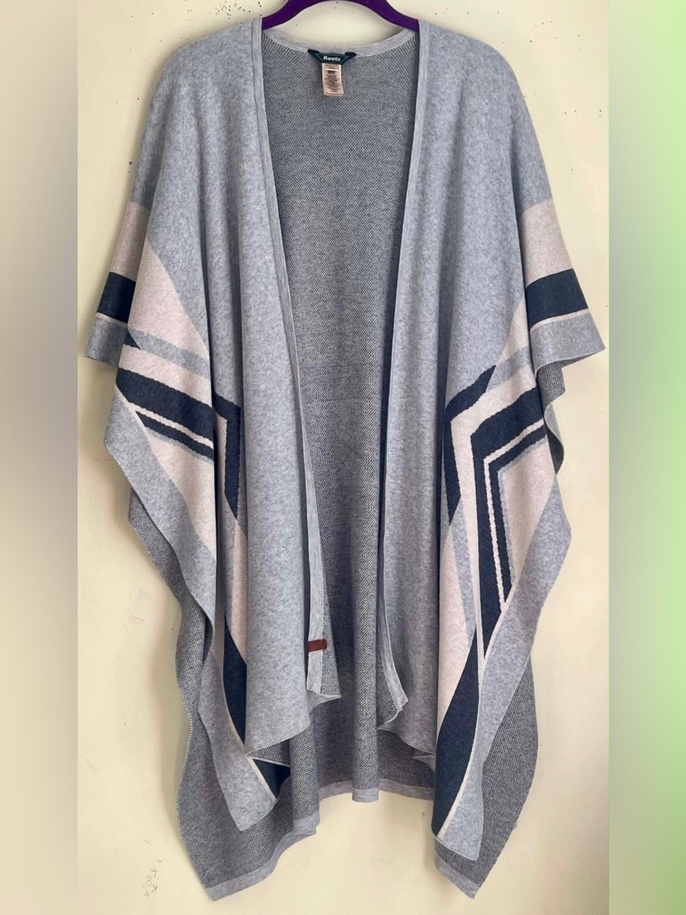 Roots Light Gray and Navy Geometric Knit Cape